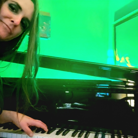 Meet your Posher, Laura - Picture 8 of 16